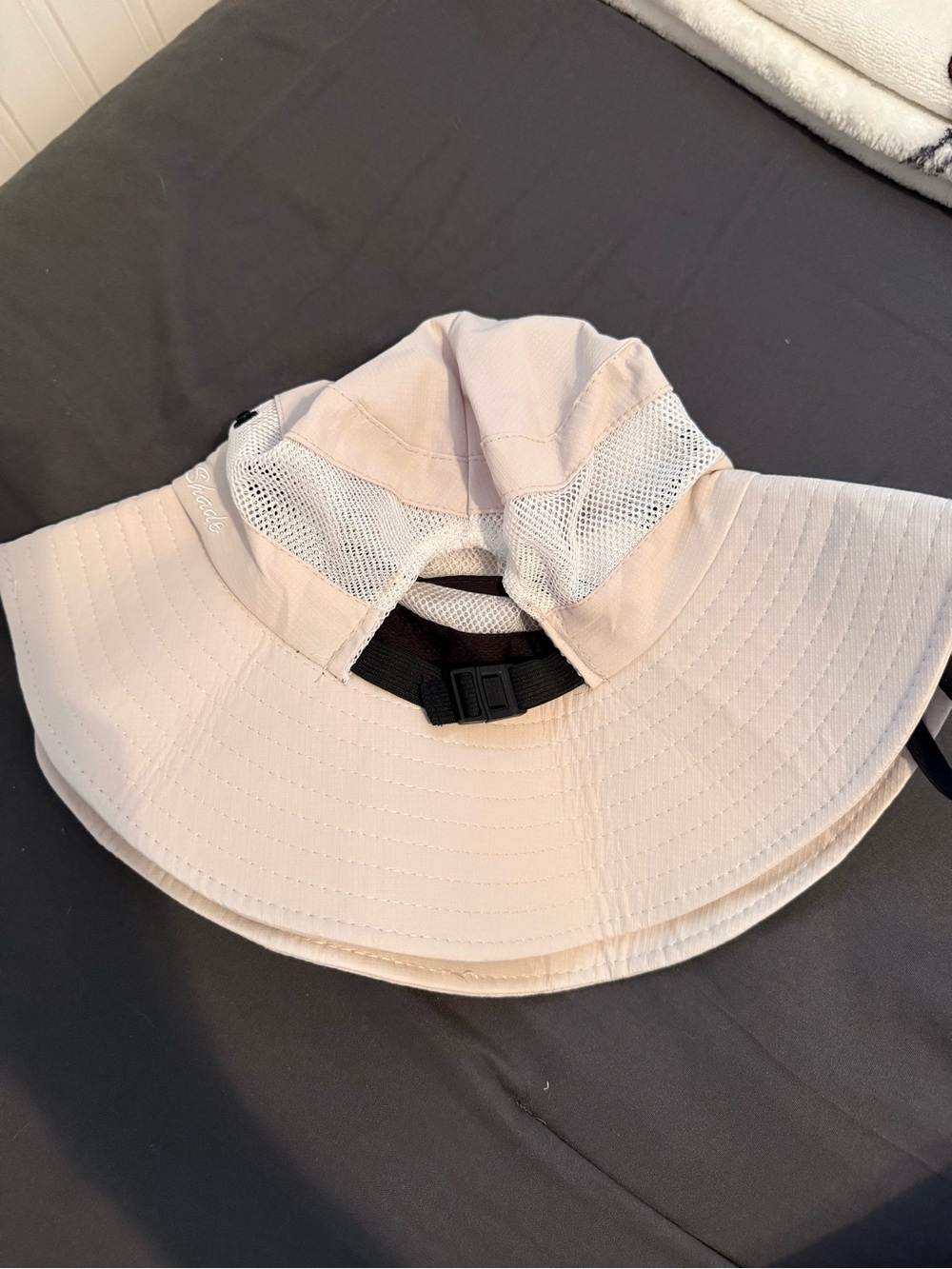 Ladies - Bucket Hat w/ponytail hole - Beige - Brand New